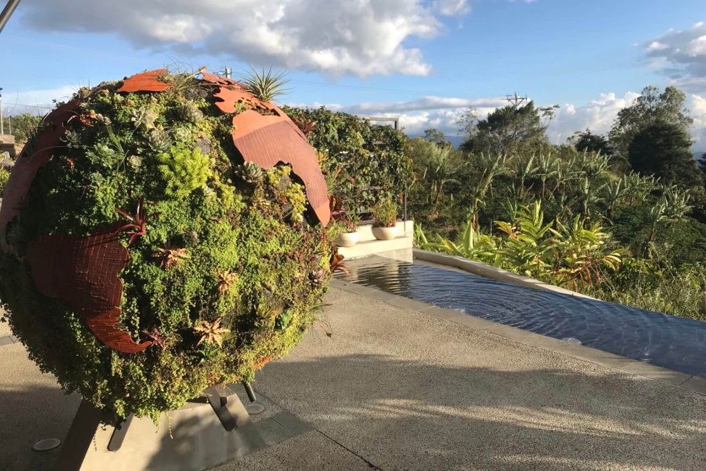 Hacienda Alsacia Globo Terraqueo